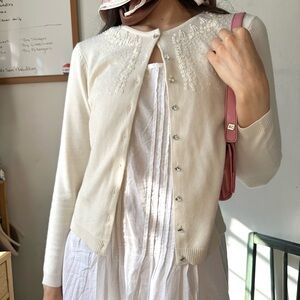 Vintage Worthington Petite cardigan 
Size M but fits like a small or xs